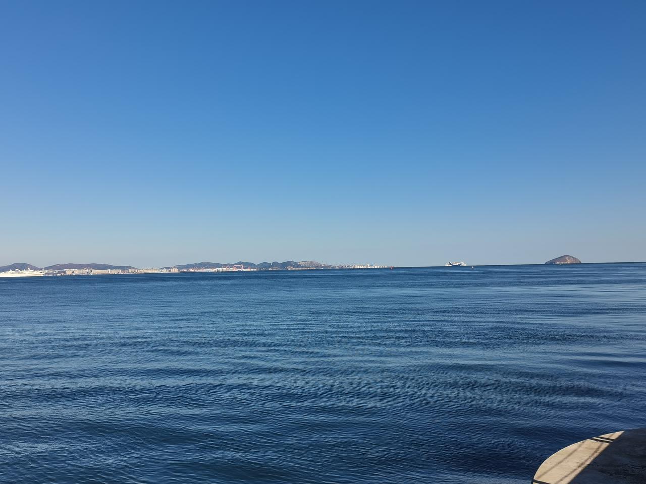 不用去南澳岛，
不用去海南岛，
在大连也能体会到“海天一色，海蓝蓝”的绝美。