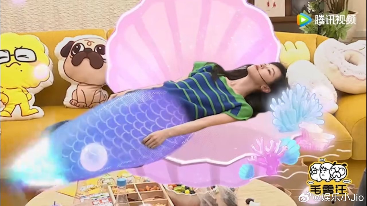 陈都灵cos向佐陈都灵模仿葛优躺谁能拒绝陈都灵这种天然反差萌，简单一个托眼镜动作