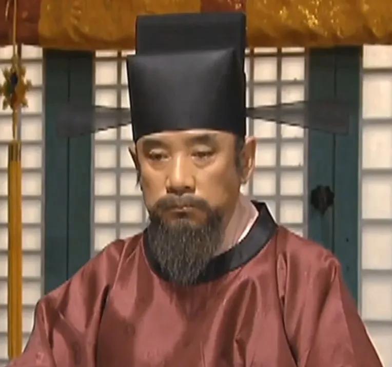 文克谦（1122年—1189年），是高丽王朝的重要大臣，历经高丽毅宗、高丽明宗两