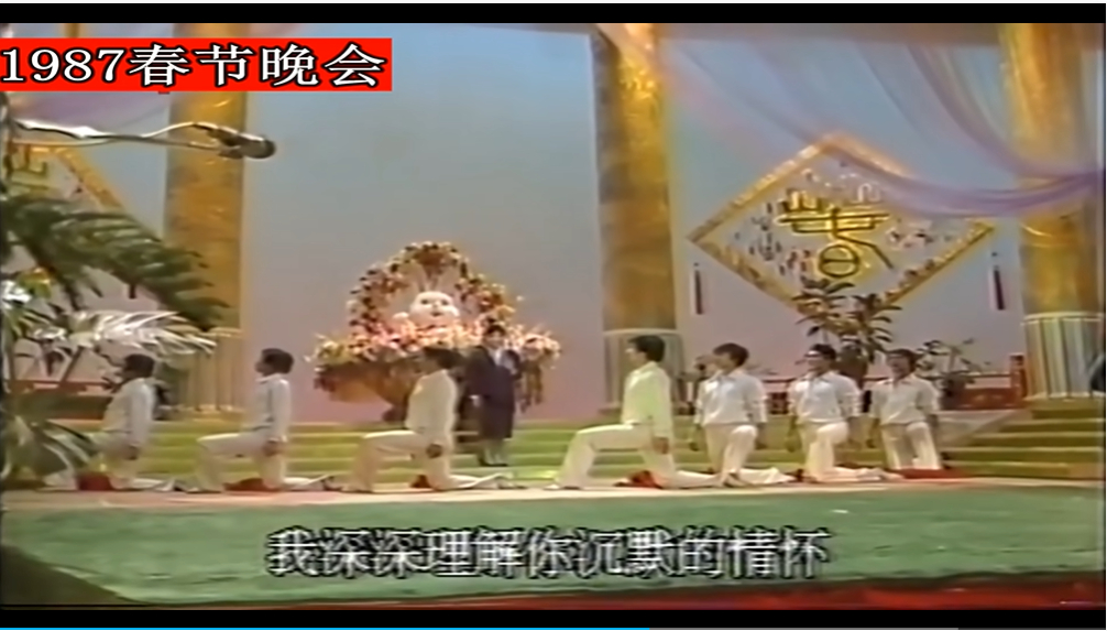 小时大街上经常放这支血染的风彩。小时不理解为什么要打越战，大家和平相处不好吗？就