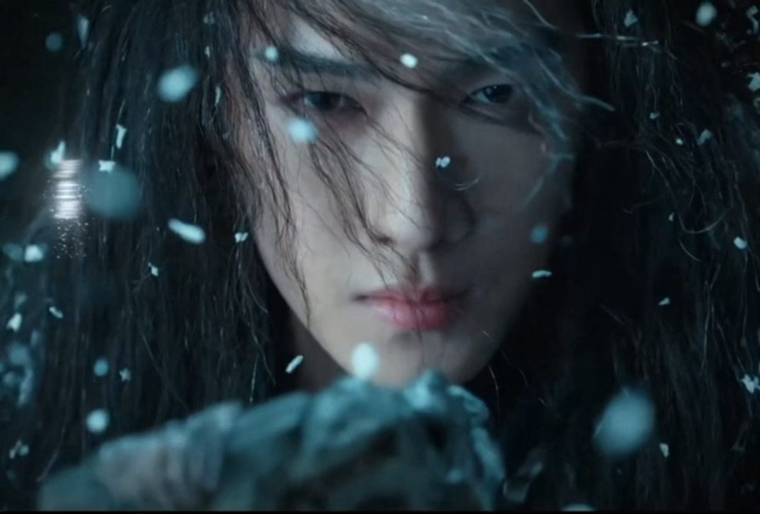 李昀锐摘面具，有些角色有些镜头就只能是帅哥演。我真怕那张面具下出现一张更可怕的脸