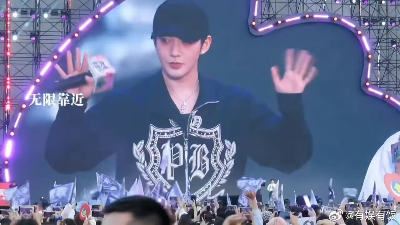 邓为这个大屏邓为大屏的神邓为大屏的神，谁来懂一下，绝帅 ​​​