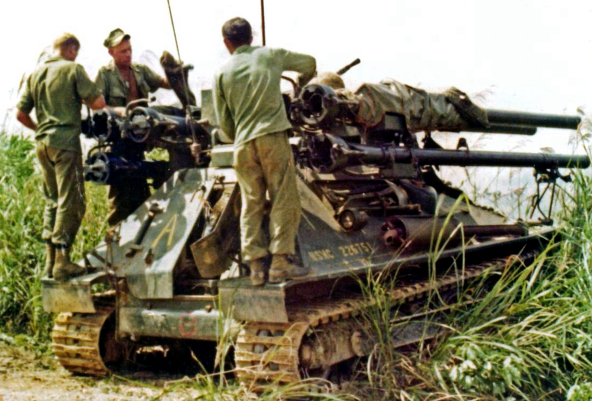 分享圖片：美國M50“昂托斯”六聯裝自行無後坐力炮 