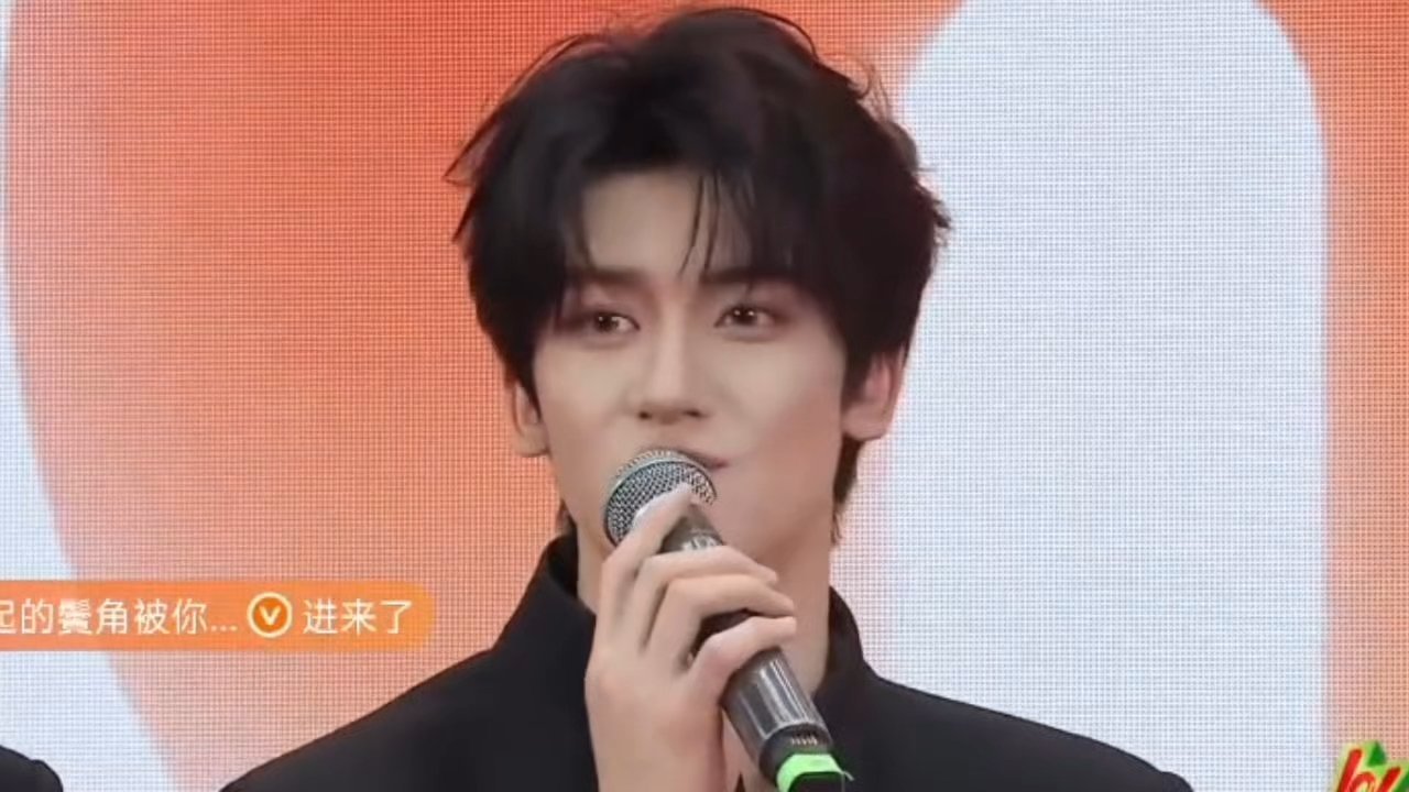 她在说什么(●.●)❓不知道只知道她好漂亮！东方风云榜 tfing全员黑西装邓佳