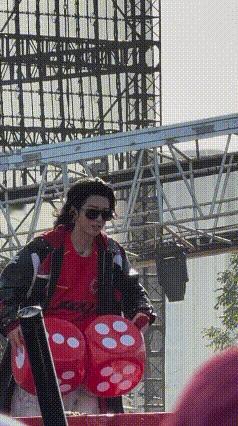 华晨宇 湖北人抓握力失效的一集 在海口演唱会游戏环节展现惊人反应力！掷骰子时话筒