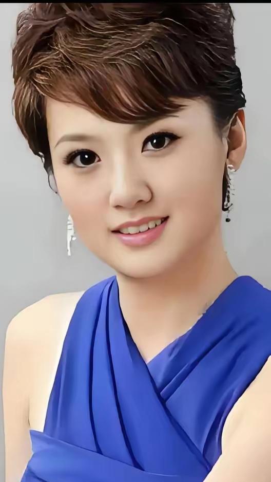 李莎，山东济南人，山东广播电视台主持人，毕业于天津师范大学，获新闻传播学、播音主