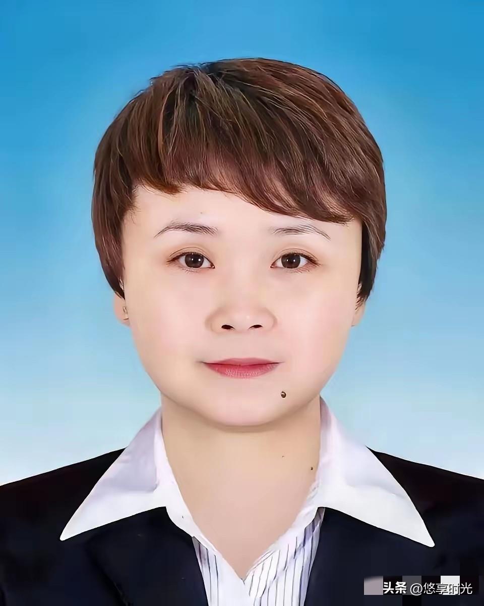 很多人问：为什么是她？
答案其实很简单——
她是张雪峰愿意把身后事、重要事务都安