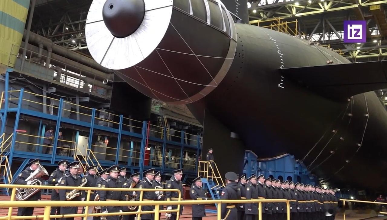 俄海军“哈巴罗夫斯克”号特种核潜艇昨天在北德文斯克举行下水仪式。此艇型号为098