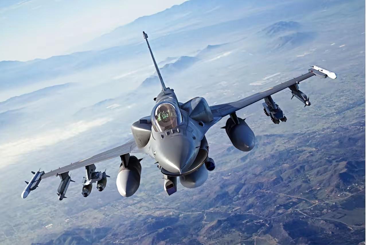 美军准备重新采购F-16战机，为此洛马给新款F-16取了一个新的代号F-16G。