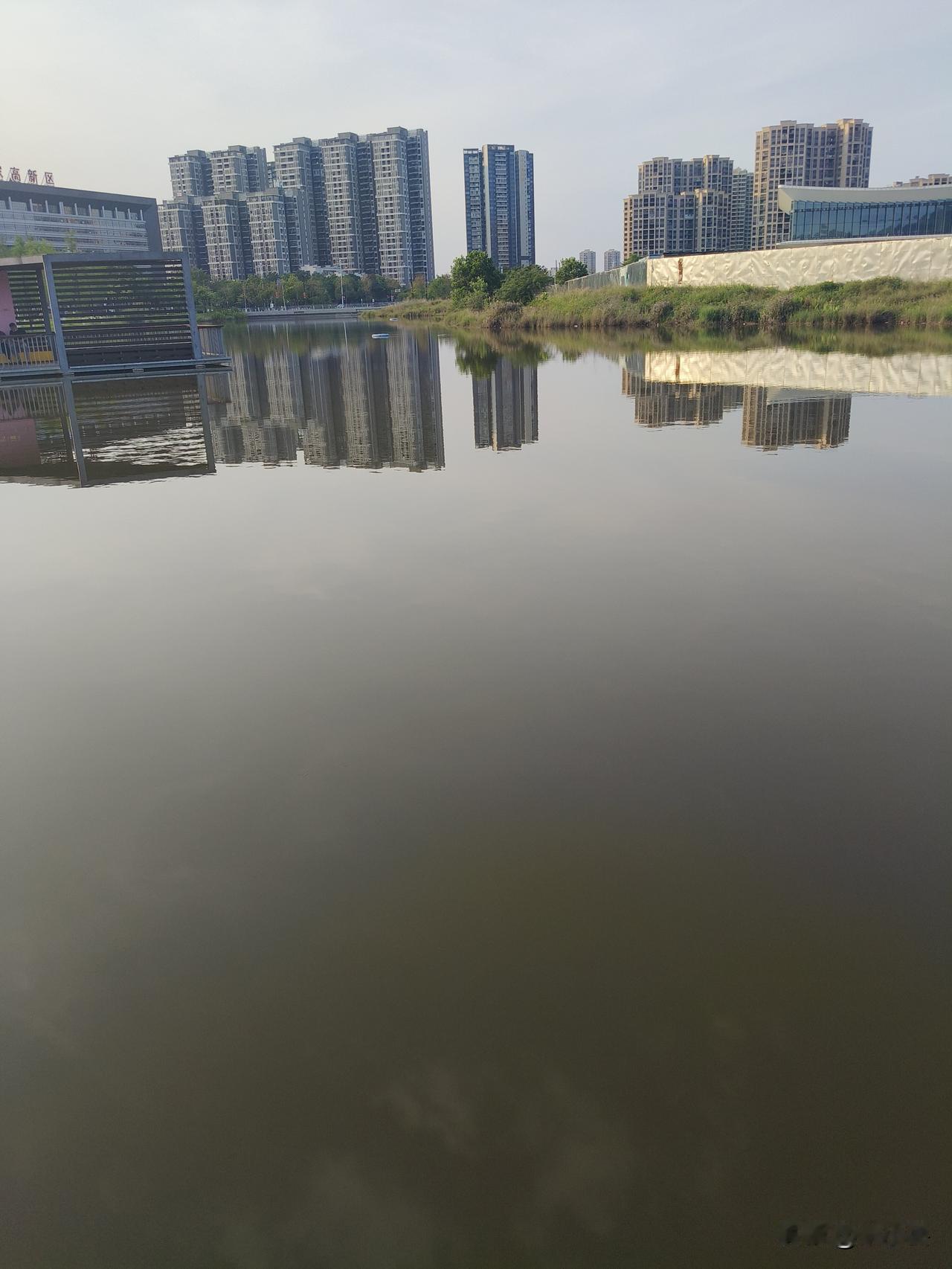 说白了，大国之间哪有什么永远的朋友，只有永远的利益，特朗普这次来华，真不是简单走