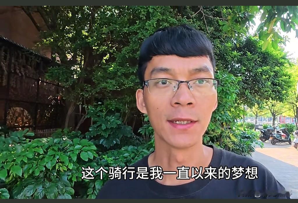 今天中午，唐尚珺更新了西北环线骑行的视频。视频里，他说这是他自己骑行西北环线的第