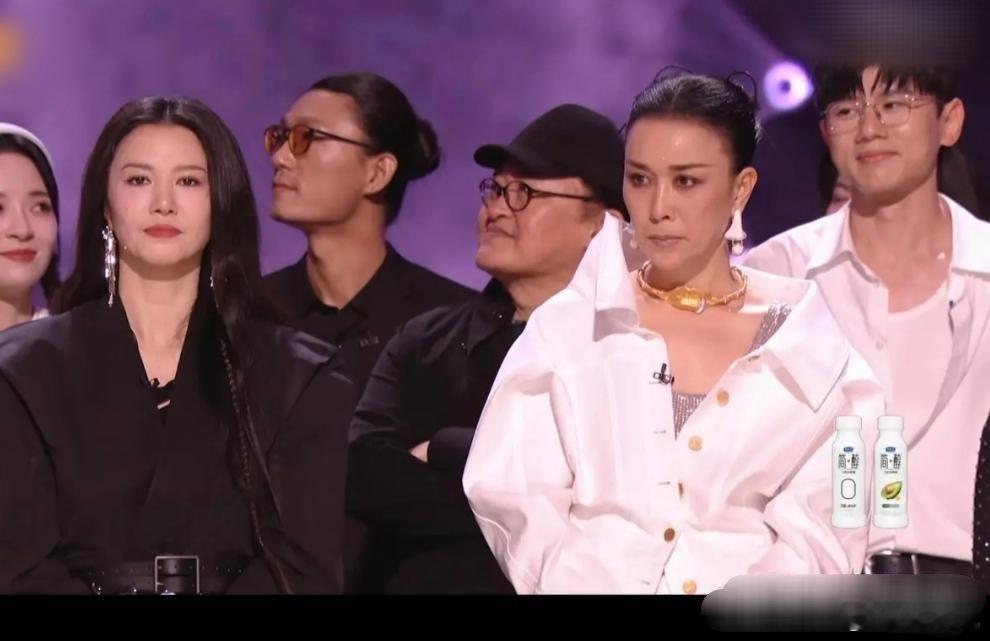 谭维维输给那英，是所有人意料之中的，因为大家都知道娱乐圈不是打打杀杀，而是人情世