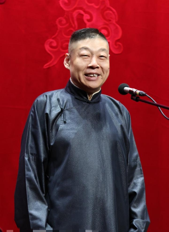 哈哈，李鹤彪感叹都50了！8月21日，德云社巴图鲁李鹤彪发文“不知不觉就到了知天