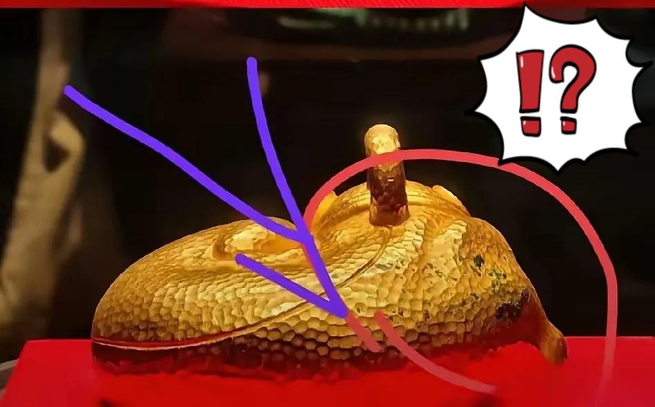 彻底摊上麻烦了!
南博的镇馆之宝，西汉纯金金兽，居然曝出掉色的事儿，徐湖 平这下
