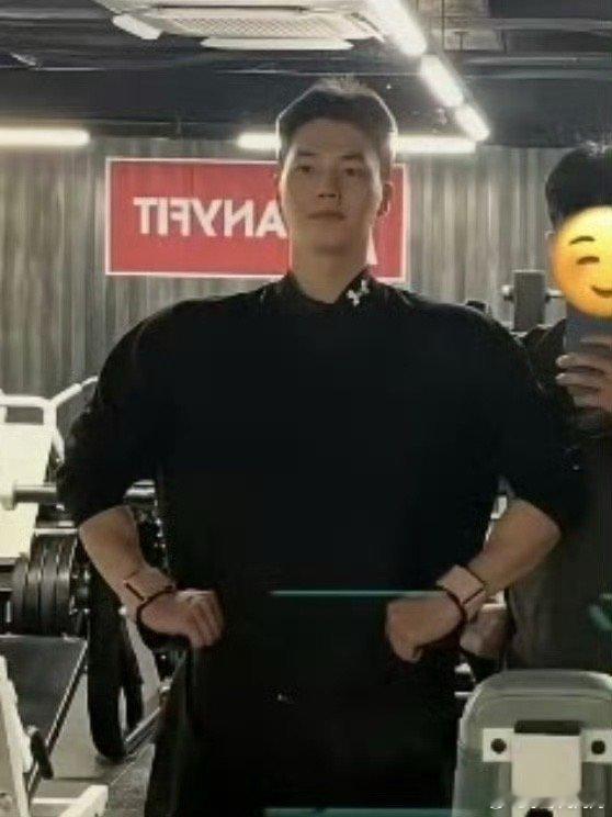 宋江别举铁了妈呀！这是宋江？！真的不是p过用来搞抽象的吗…… ​​​