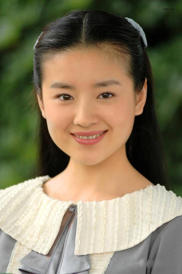年轻真好……
董洁年轻的时候，真是清纯。
人生如戏，
戏如人生，
感觉仿佛就在昨