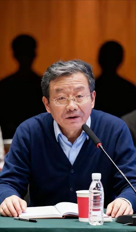 [中国赞]复旦大学教授王德峰，撕开了中国社会当下最大的遮羞布，振聋发聩！他说：“