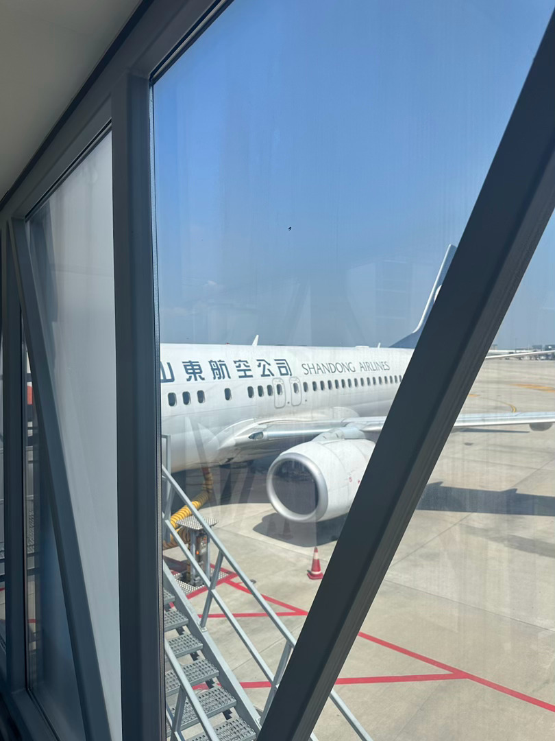 又开启连轴出差模式了，第一站和去重庆，大家可以猜猜拍什么车小涵不会拍车