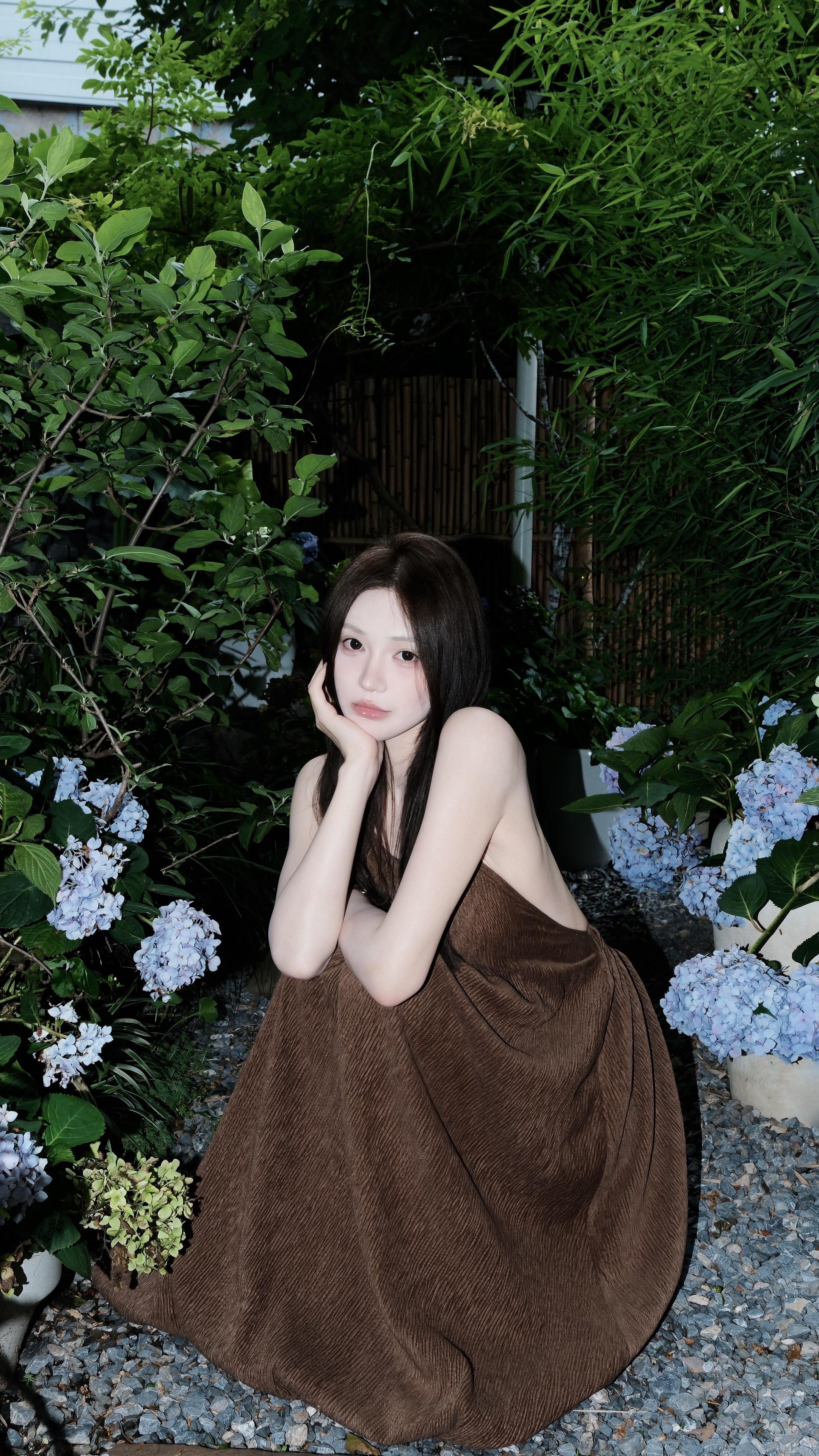 好久不见 你竟然学会了公开  那些我没有的 她都有了