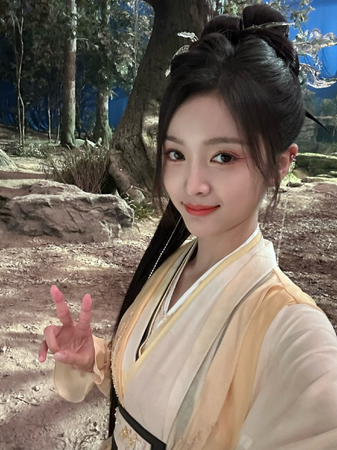 吴宣仪王权醉入围视界大会年度推荐 吴宣仪凭借《淮水竹亭》王权醉角色入围微博视界大