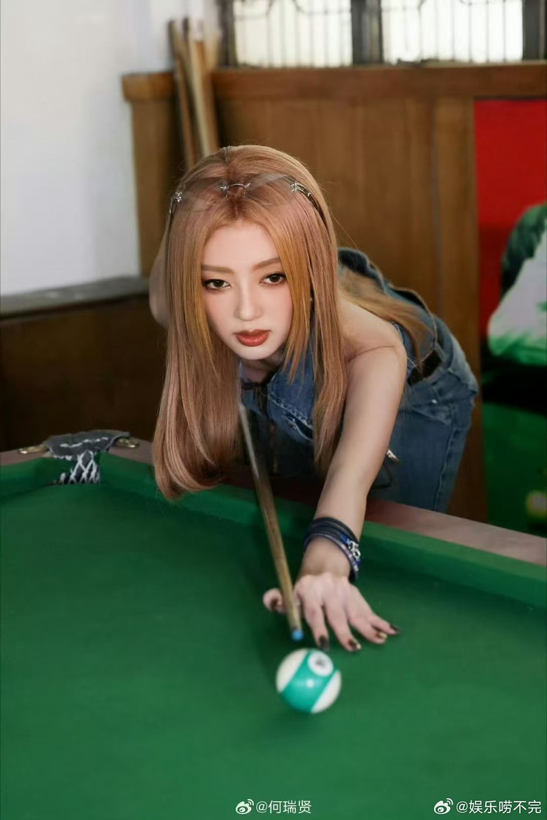 何瑞贤在野狗骨头是自己化妆 终于懂涂莉的妆为什么这么贴角色了！不刻意精致的Y2K