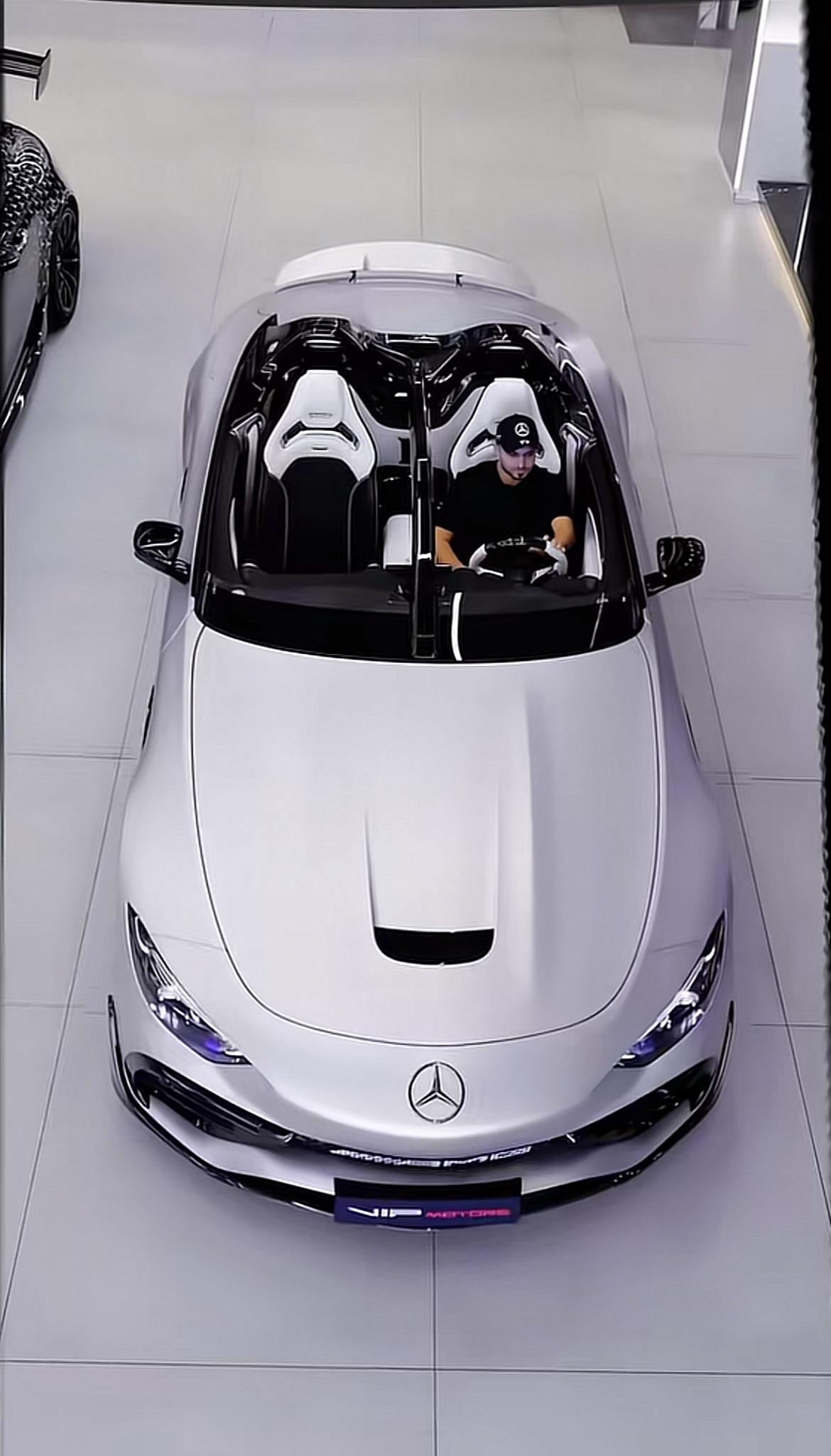 当年在2014巴黎车展第一次看到全新AMG C 63亮相的时候，那种冲击力到现在