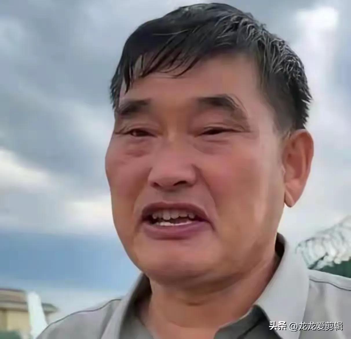 大衣哥那眼神儿有点不对呀？大家别多想，大衣哥还是个好人吗？一张照片说明不了什么，