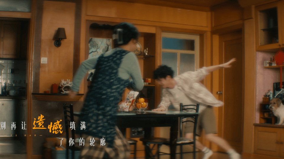 电影我的妈耶MV戳中泪点 已经加入单曲循环！郁可唯唱得太戳心，每一句都直抵心底，