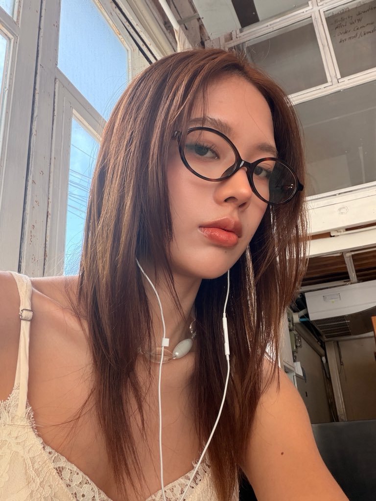 20260629 ｜ MimPanthita X更新“小姑娘进城”applemi