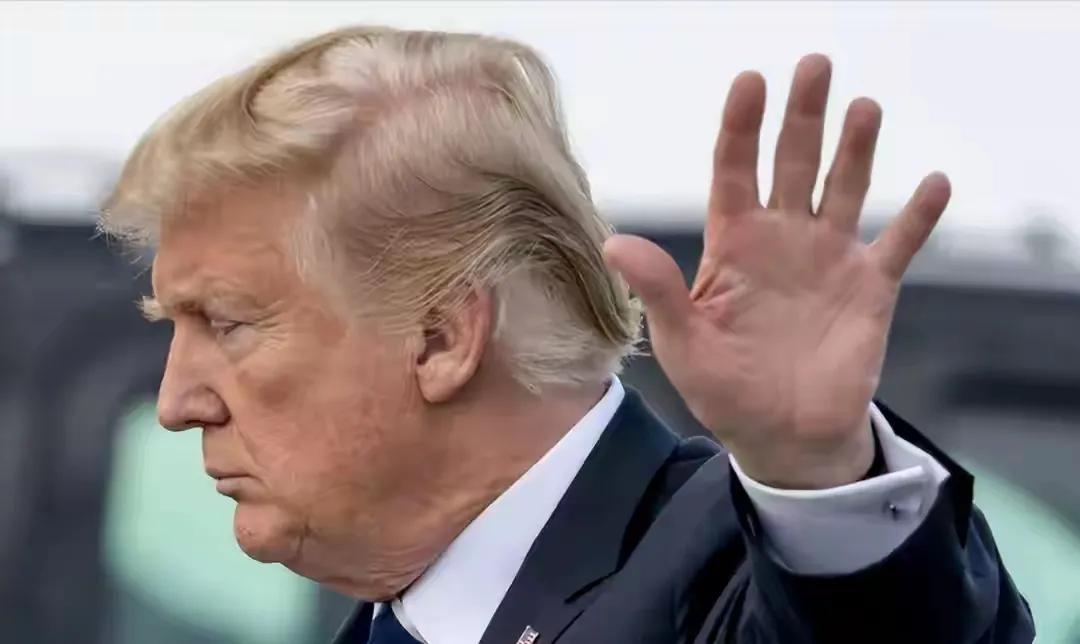 特朗普想要封锁伊朗，结果彻底翻车了，处境特别为难。
 
他原本以为吓唬一下伊朗，