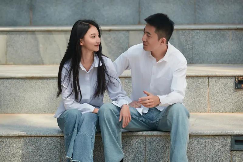 女生不主动找你聊天的原因有哪些? 女生不主动找你聊天原因可不少。从情绪心理看，她