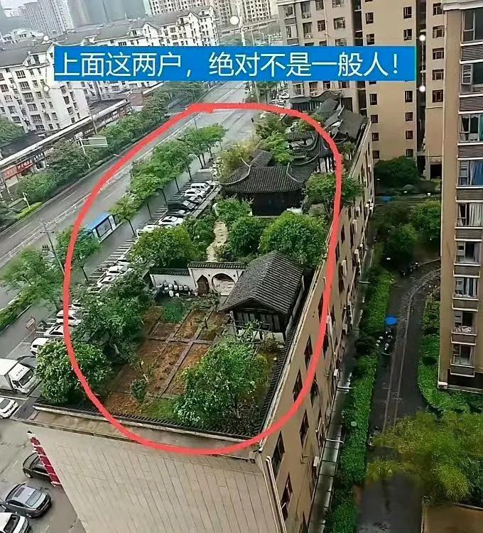 装修成这样的位置环境，
这什么家庭啊？
不得不说惊呆了。
