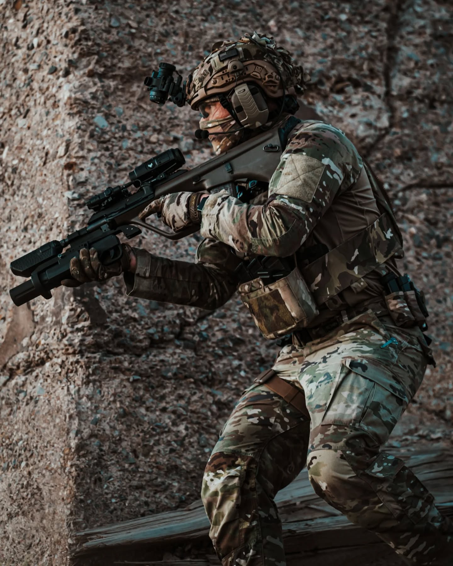 斯太尔美国分部的AUG宣传照每天认识一件兵器