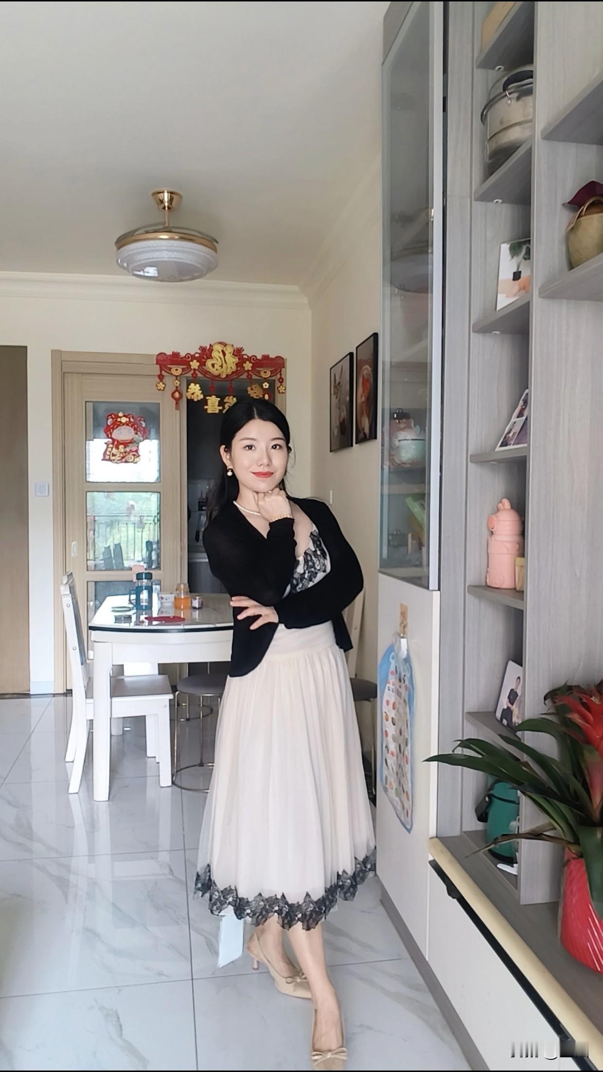 什么年龄段的女人最有女人味?四十岁左右的女人，把“女人味”演绎到极致。历经半生风
