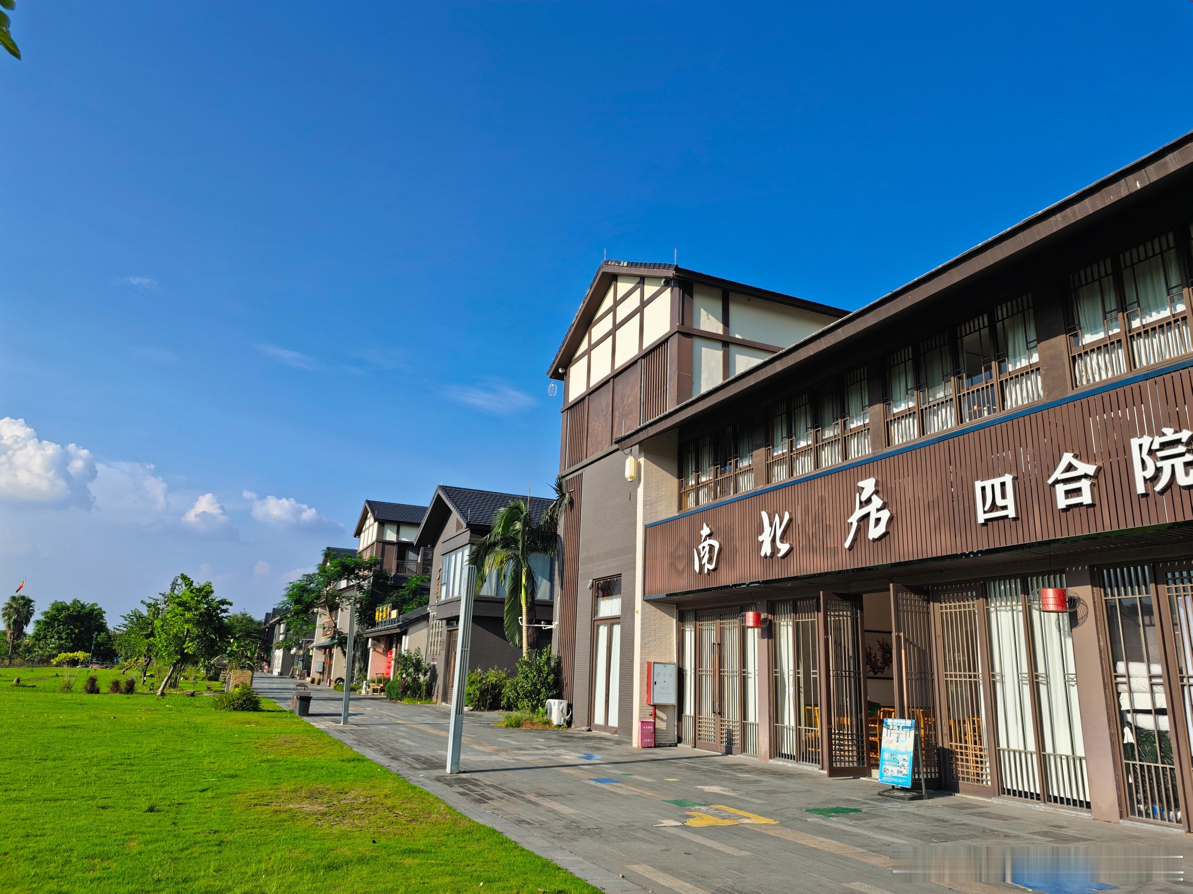 传统的生产要素：劳动力、资本、土地这些AI大模型时代、新的生产要素：数据图谱、算