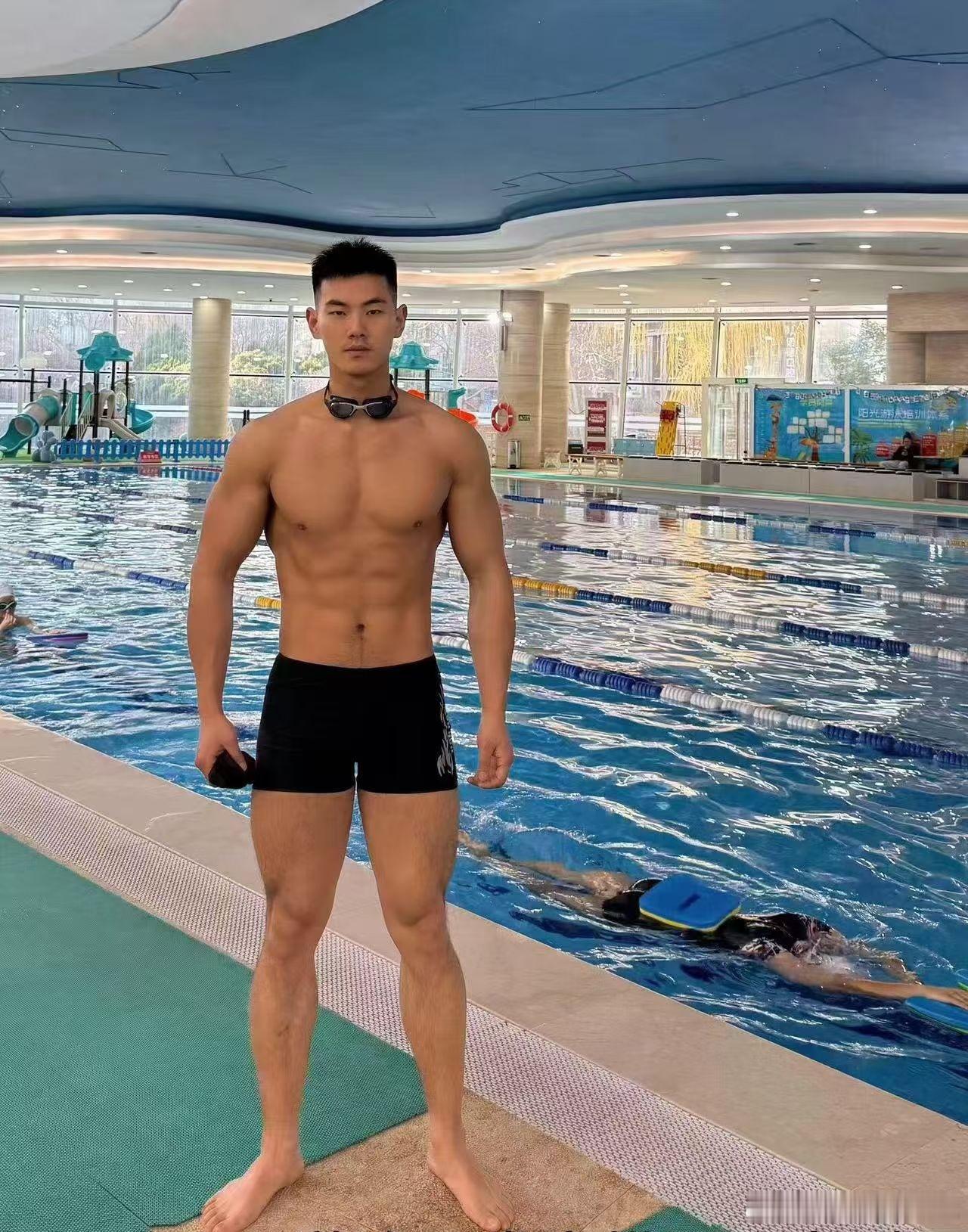 空腹爬楼瘦了30斤我也想瘦，我也想有个好身材。我也想要有青春活力。除了爬楼就是健