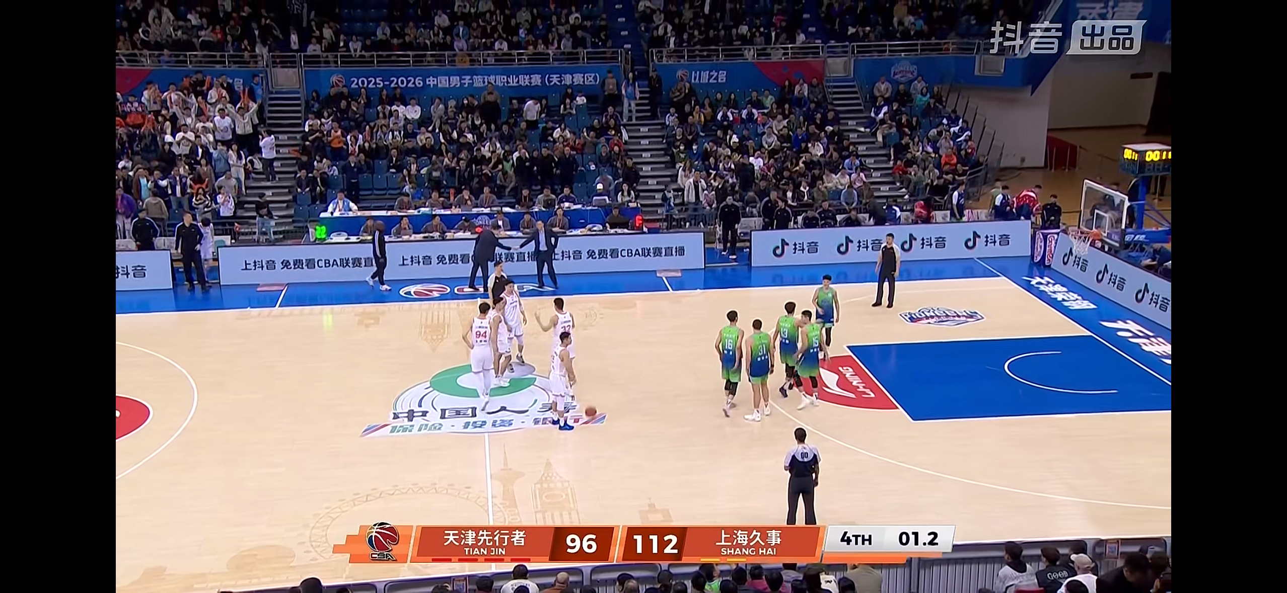 最后一节集体划了会儿水，无碍12连胜上海久事大鲨鱼