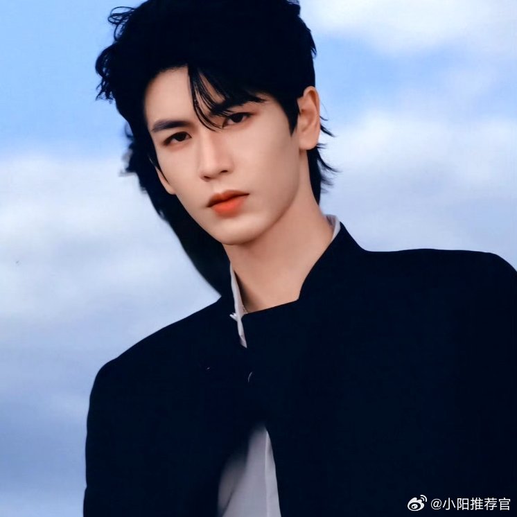 胡杏儿也成张凌赫王楚然爱情保安了胡杏儿也成张凌赫王楚然爱情保安了！而且今晚张凌赫