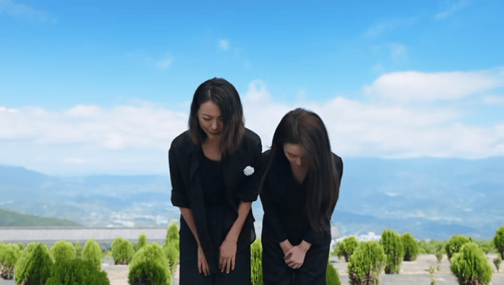 谁家母女在墓地和解啊依然的喜事黄小蕾、蒋依依墓地对手戏直接破防，母亲满心愧疚诉说