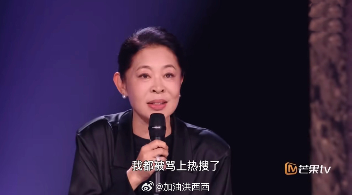 倪萍直播道歉倪萍老师有魄力，第二场乘风直播开场先向观众道歉。昨天因为不尊重赛制被