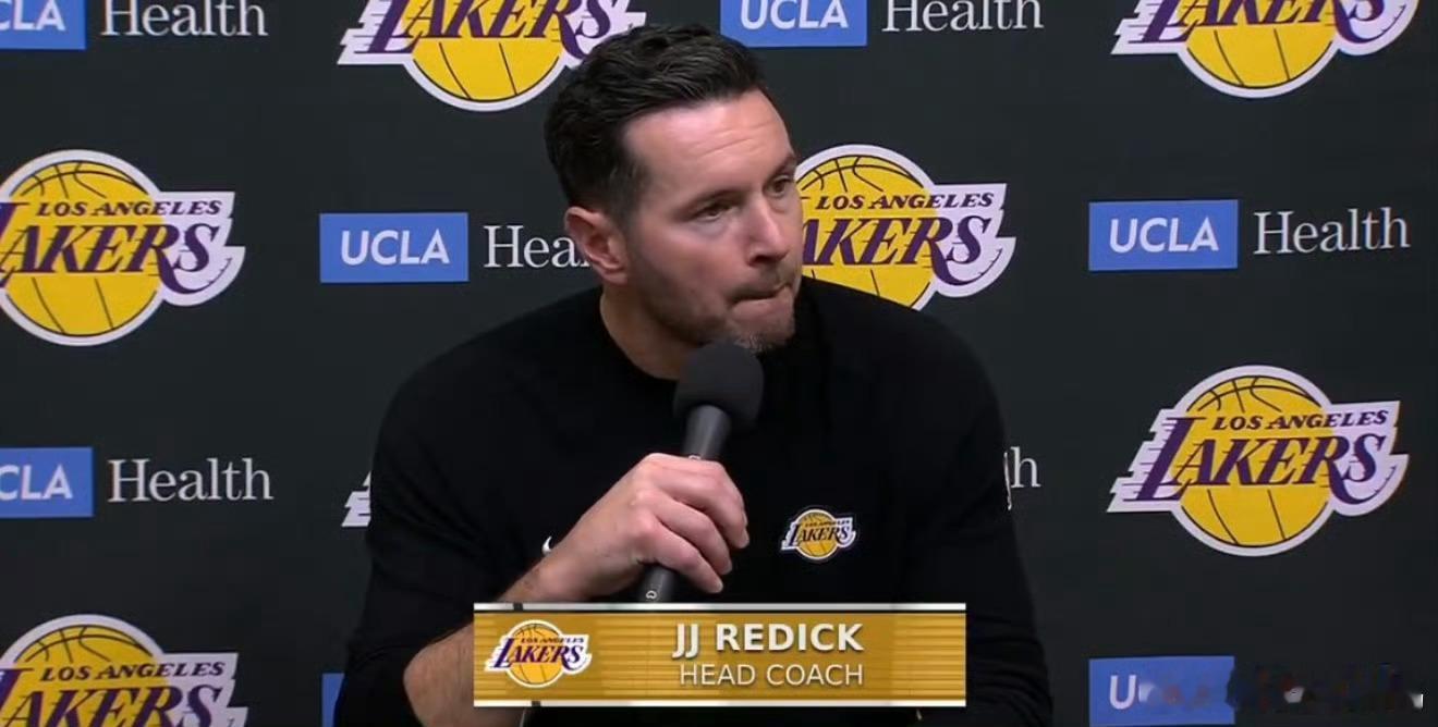 实锤了，东契奇这种球霸打法，主教练雷迪克都看不下去了！雷迪克在今天比赛中多次暗示