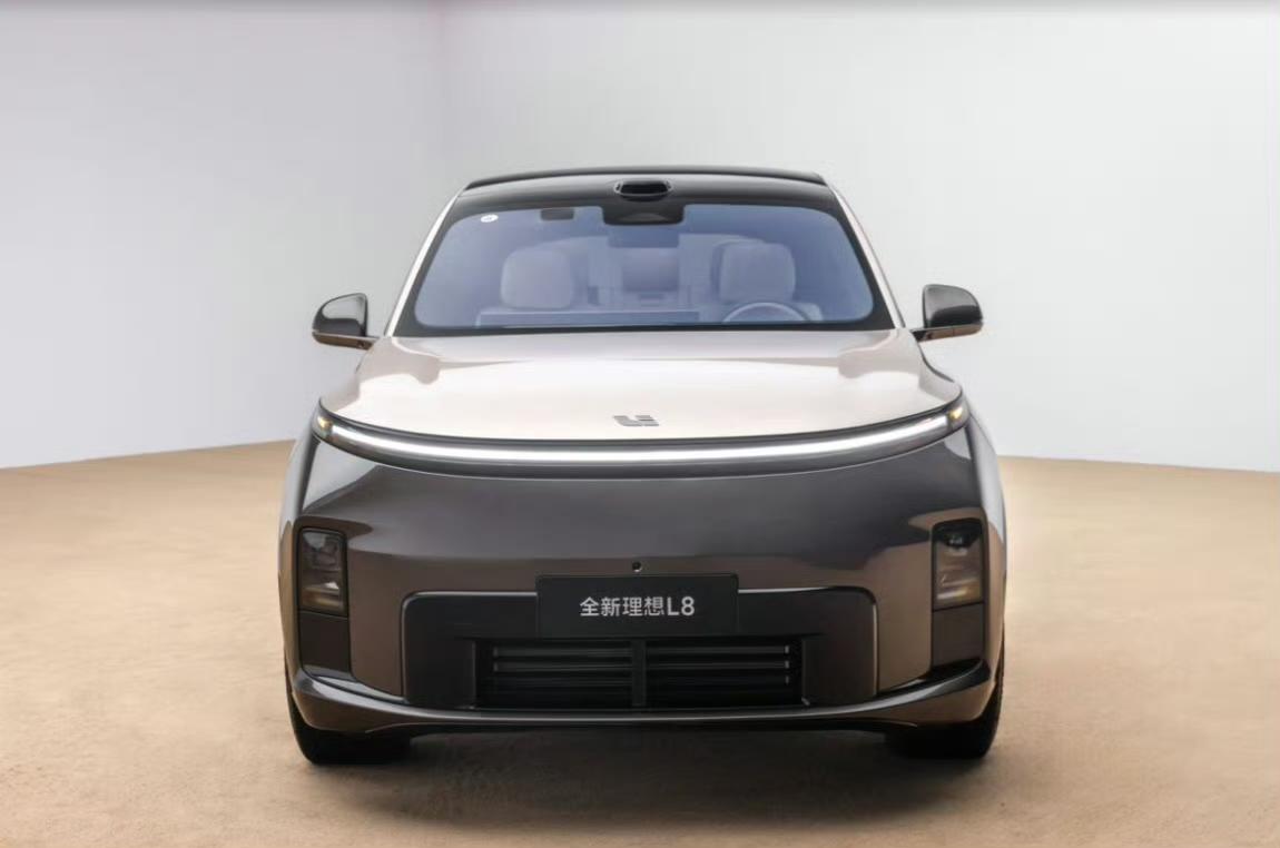 理想L8 Ultra价格：35.98万
理想L8 Livis价格：41.98万