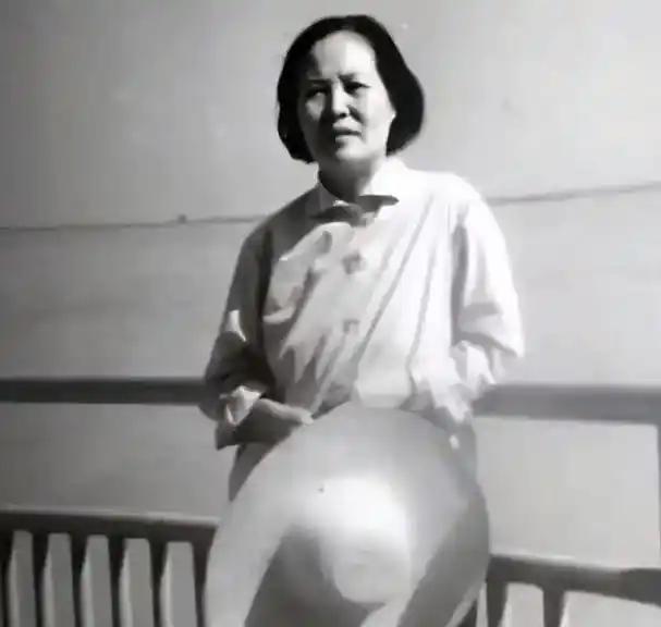 她是傅作义的女儿，曾为北平解放立下大功，她的结局如何呢？解放战争期间，最重要的三