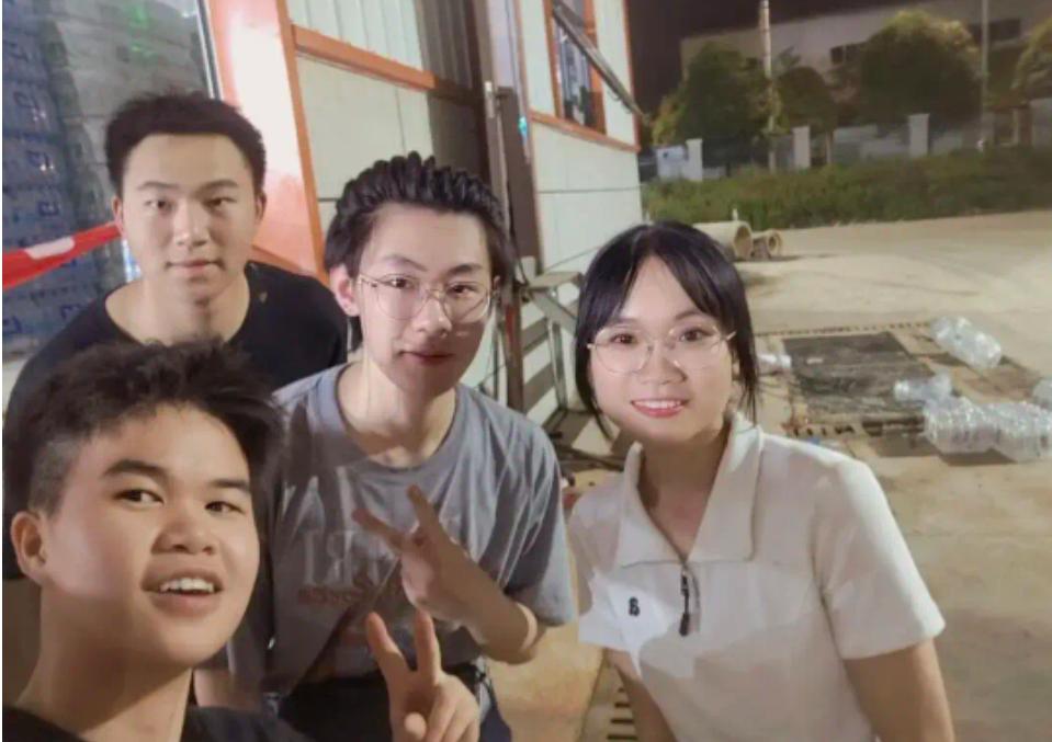 两名上海高中生高考结束，对家人撒了个小谎。说去无锡旅游，家长信以为真，没想到谎言