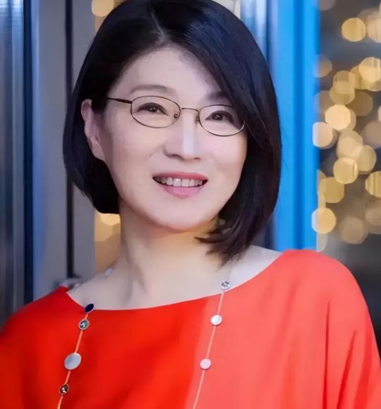 太讽刺了！温州女首富赵宁，名下两家医药上市公司市值高达3700亿，被称作“药王”