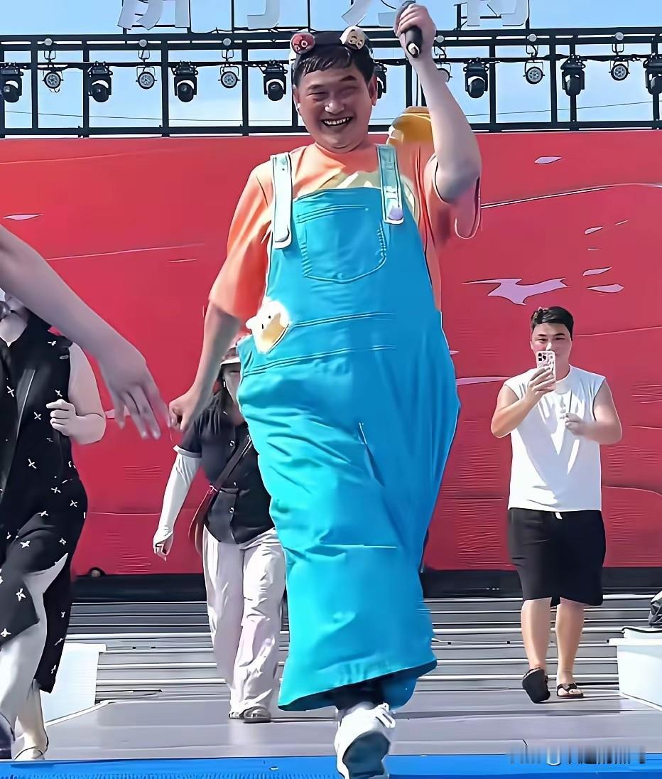 朱之文在你的心中是一个怎样的人就是个农民歌手，走红以后有些飘飘然。文化不高，连自