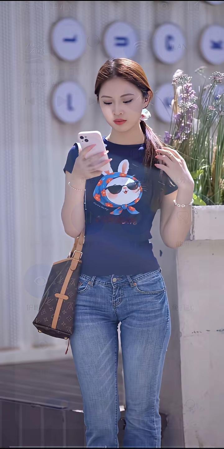 现在的女孩子，大学毕业了，懂得道理多了，变成了不婚主义者！哎！