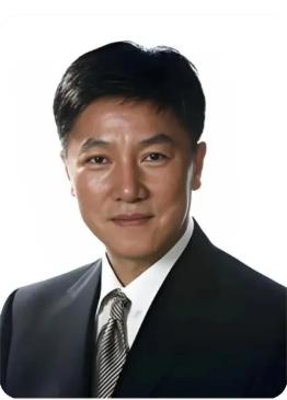 [微风]今年71岁的北京国家税务局原局长吴新联做梦也没想到，当年60岁“安全”退