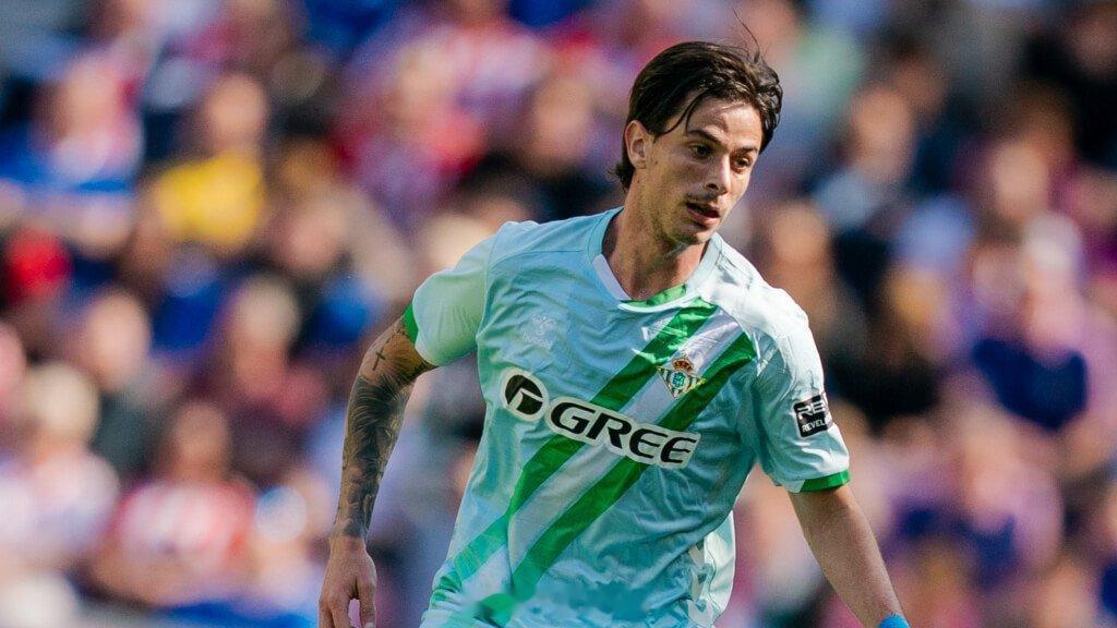 西班牙人1比2皇家贝蒂斯 🔥 皇家贝蒂斯阿根廷🇦🇷中卫瓦伦丁·戈麦斯有很多