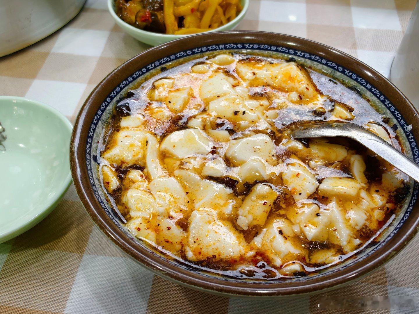 早餐来个豆腐脑必须咸口配点嘎嘎香的辣椒油甜的根本吃不下口我的美食日记 ​​​
